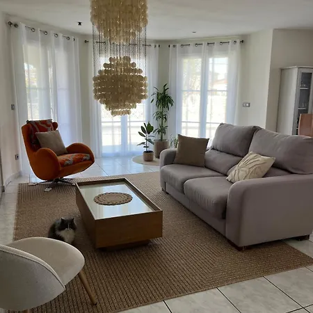 4-bedroom With Private Pool, Ac, Close To Beach, Linen Included * אמפוריבראבה