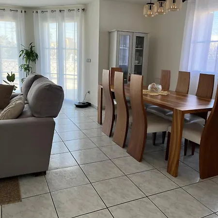 4-bedroom With Private Pool, Ac, Close To Beach, Linen Included וילה