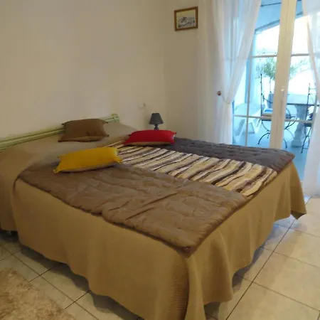 4-bedroom With Private Pool, Ac, Close To Beach, Linen Included