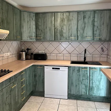 4-bedroom With Private Pool, Ac, Close To Beach, Linen Included *