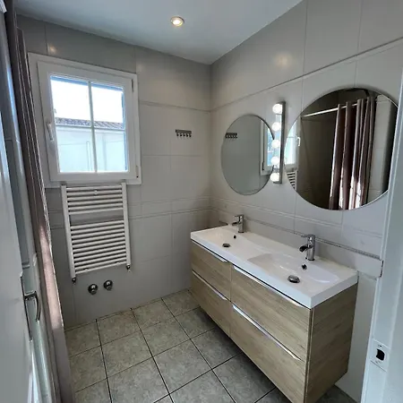 4-bedroom With Private Pool, Ac, Close To Beach, Linen Included *