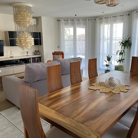 וילה 4-bedroom With Private Pool, Ac, Close To Beach, Linen Included אמפוריבראבה