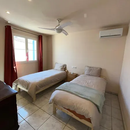 4-bedroom With Private Pool, Ac, Close To Beach, Linen Included אמפוריבראבה